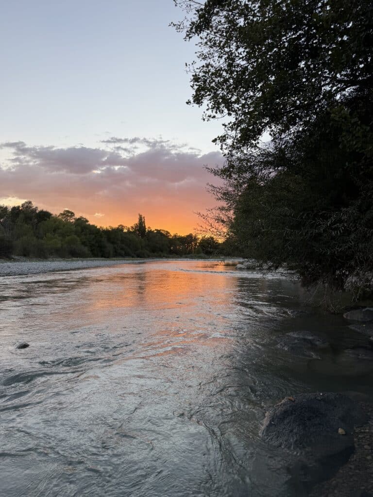 Camping dans la Drôme en septembre au bord de la rivière